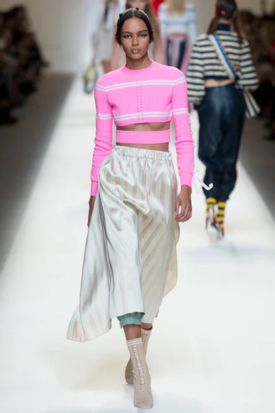 Look 11
